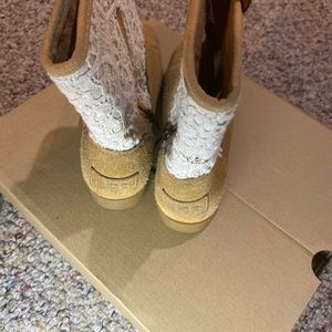UGG BOOTS